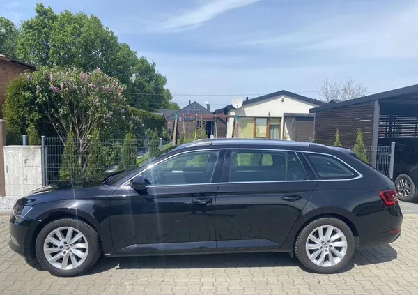 śląskie Skoda Superb cena 76900 przebieg: 136000, rok produkcji 2018 z Brzeg Dolny